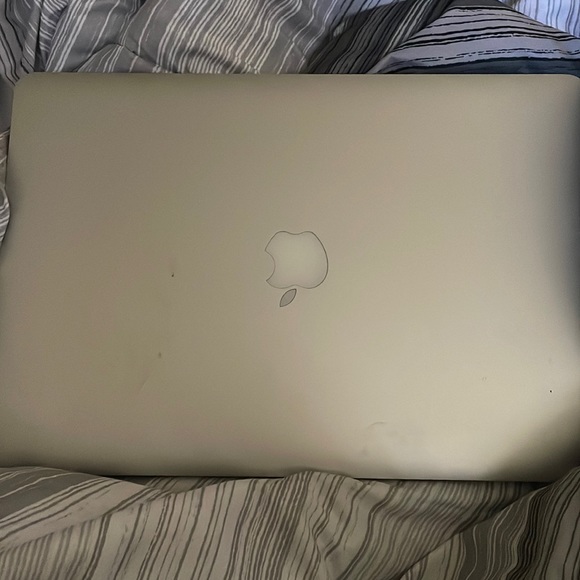 Silver MacBook Pro ‘15